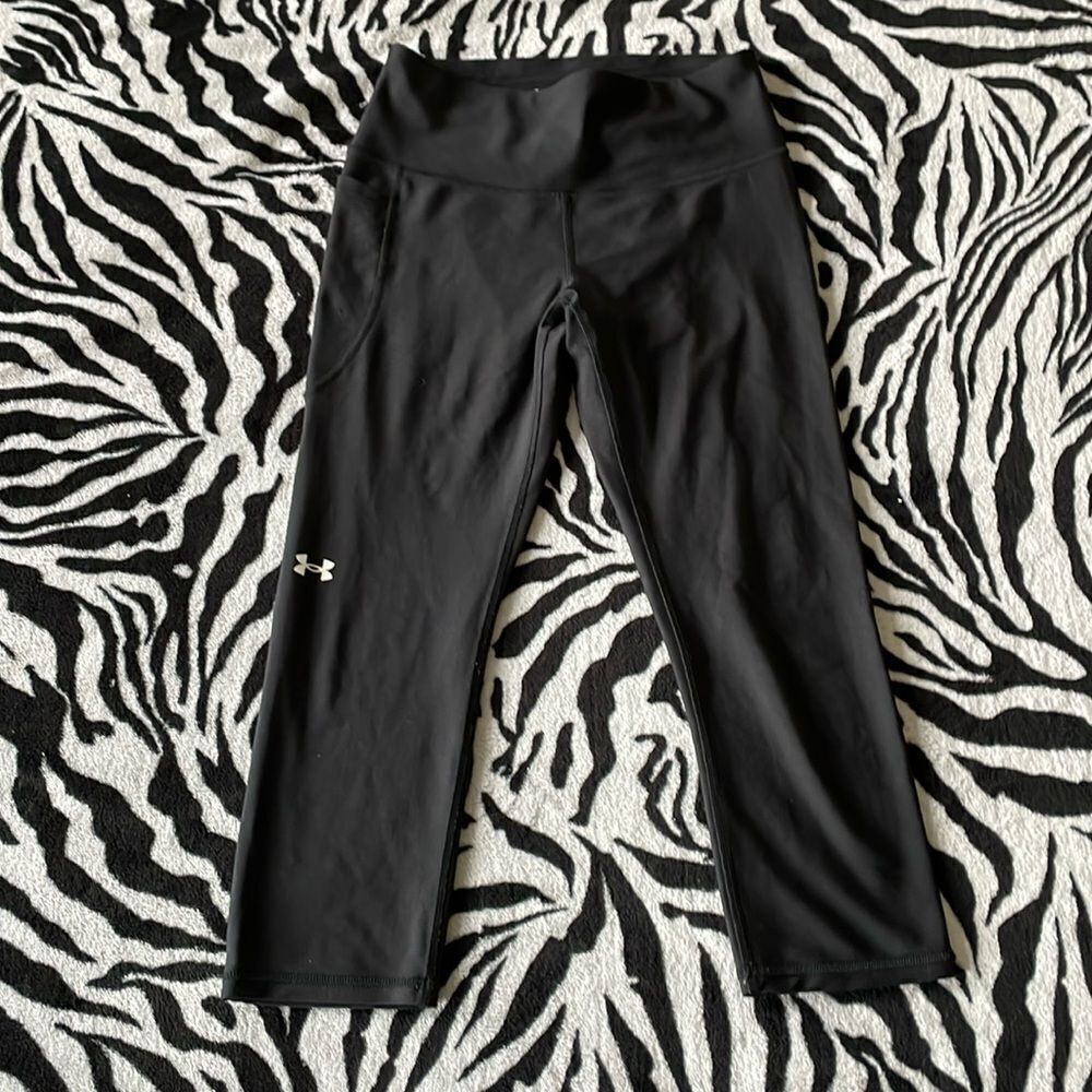 Under armour women’s black heat gear capris yoga pants legging tights size s